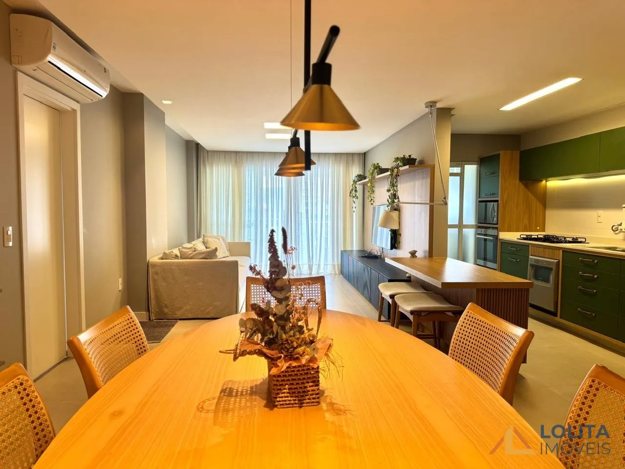 Imagem APARTAMENTO COM 3 QUARTOS SENDO 1 SUÍTE À VENDA NO BAIRRO AGRONÔMICA - FLORIANÓPOLIS/SC