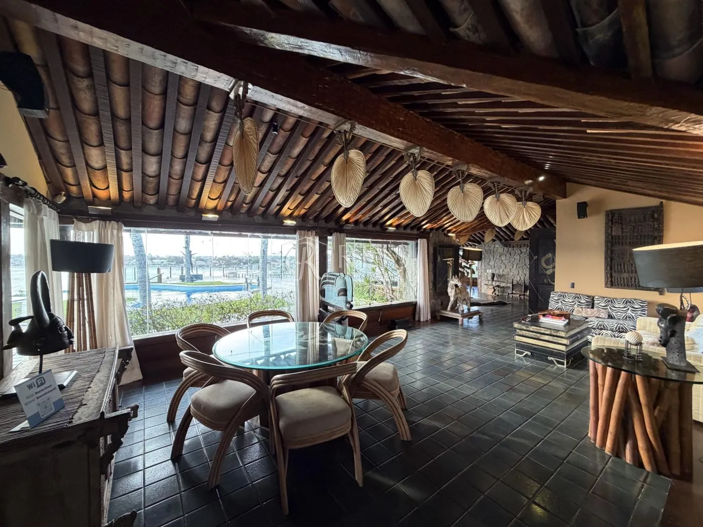 Imagem Casa para Venda em Armação dos Búzios, Geribá, 7 dormitórios, 7 suítes, 10 banheiros, 2 vagas