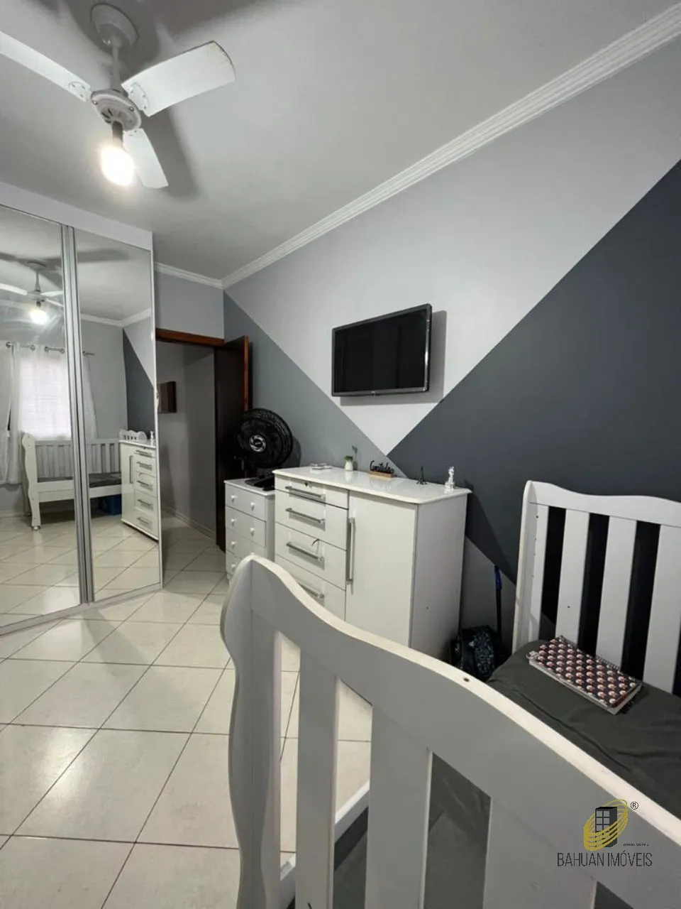 Imagem Imperdível casa à venda em Praia Grande-SP, bairro Melvi, 2 quartos, 1 sala, 2 banheiros, garagem e 73m². Confira!