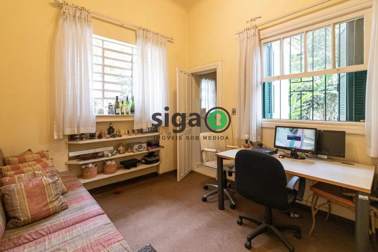Imagem Casa Alto Padrão em Moema de 5 quartos com 8 vagas - 440m² à Venda.