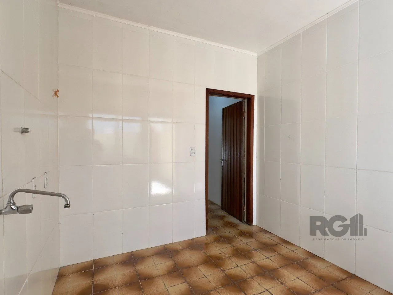 Imagem CASA COM 4 DORMITÓRIOS E PÁTIO COM CHURRASQUEIRA NO CENTRO HISTÓRICO