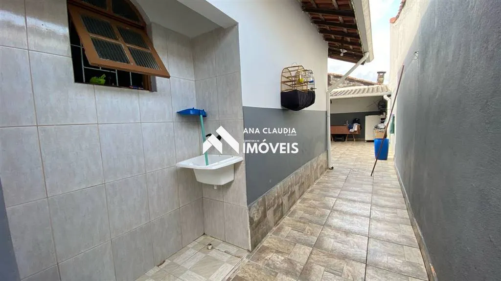 Imagem Casa na praia lado serra em ótima localização bairro de moradores fixos a 500 metros do mar .