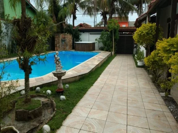 Imagem Casa com Piscina, 5 suítes, 405 m² - Venda!