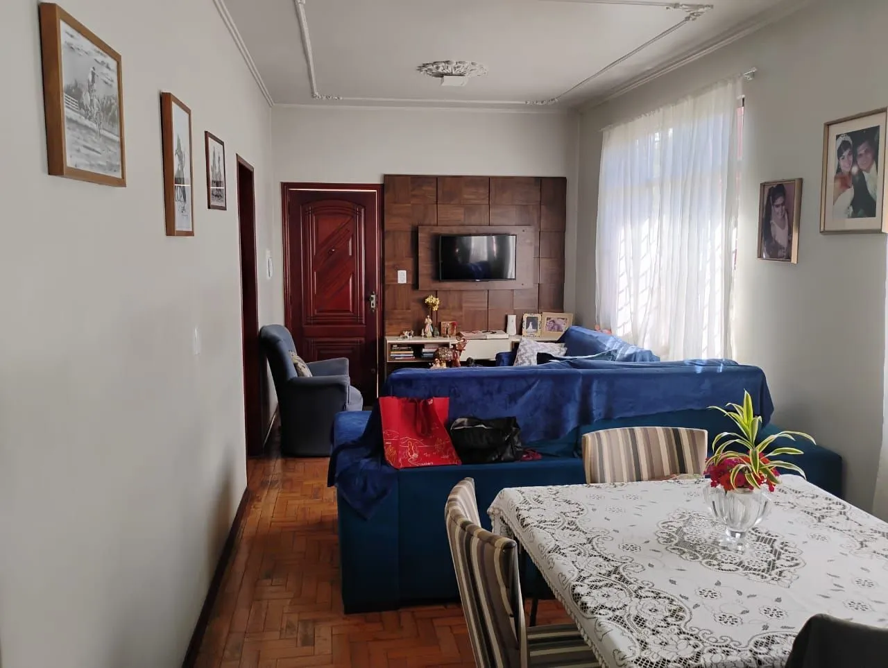 Imagem Casa térrea 3 dormitórios, 2 vagas cobertas as demais descobertas bairro cristal