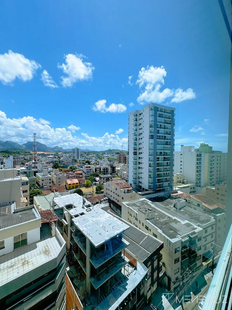 Imagem Apartamento Mobiliado na Praia do Morro - 3 Quartos em Prédio Frente Mar!