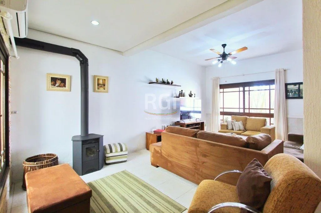 Imagem Casa para Venda - 260m², 5 dormitórios, sendo 2 suites, 4 vagas - Teresópolis