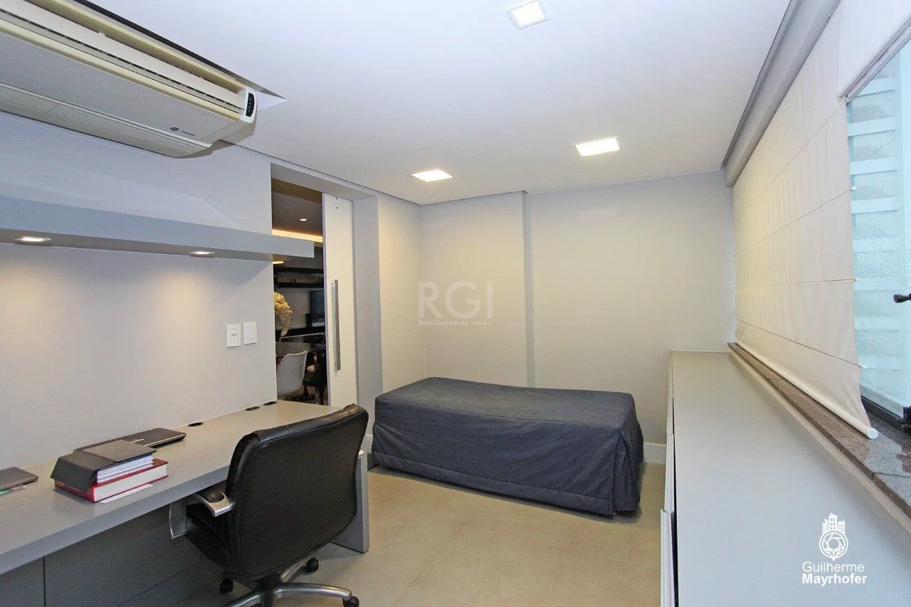 Imagem Cobertura para Venda - 327m², 3 dormitórios, sendo 3 suites, 5 vagas - Petrópolis