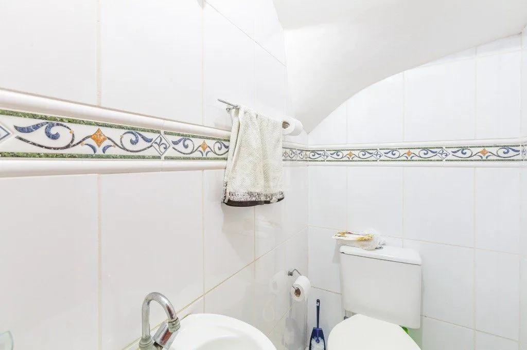 Imagem Casa 160m² - 3 dormitórios, 1 suíte, churrasqueira, terraço e 2 vagas de garagem no Guarujá