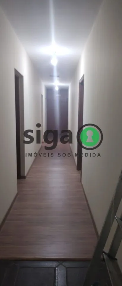 Imagem Sobrado de alto padrão com 500m², 4 suítes e ampla área verde em Interlagos