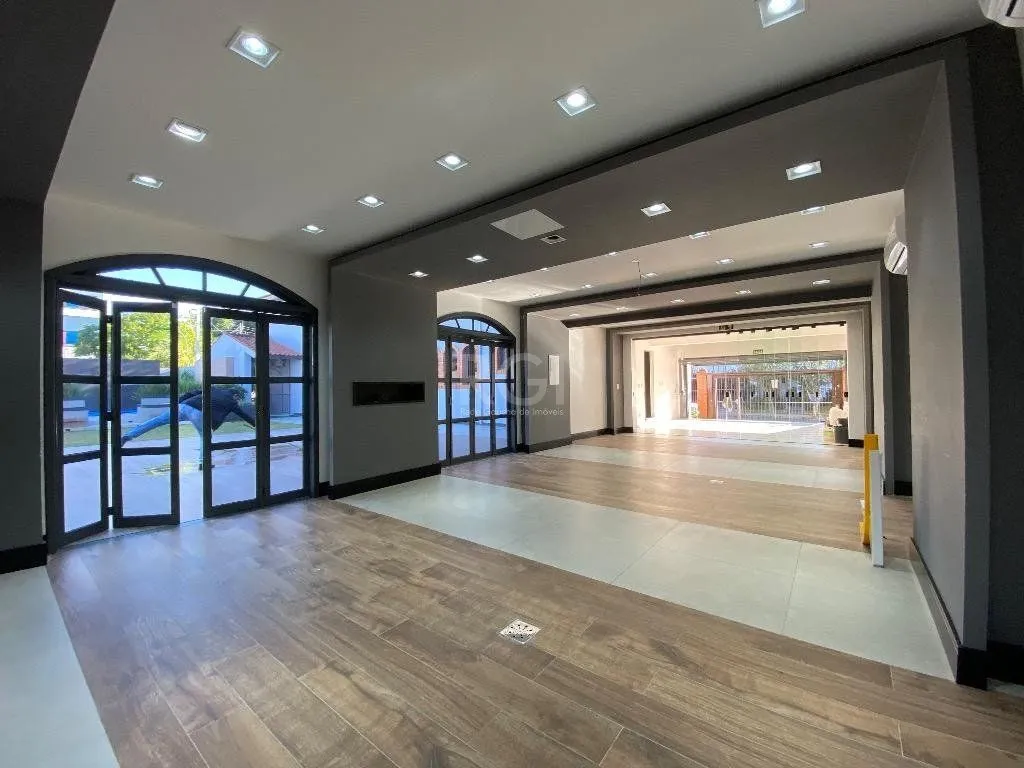 Imagem Excelente Casa Comercial Reformada Para comprar - Partenon - Porto Alegre/RS