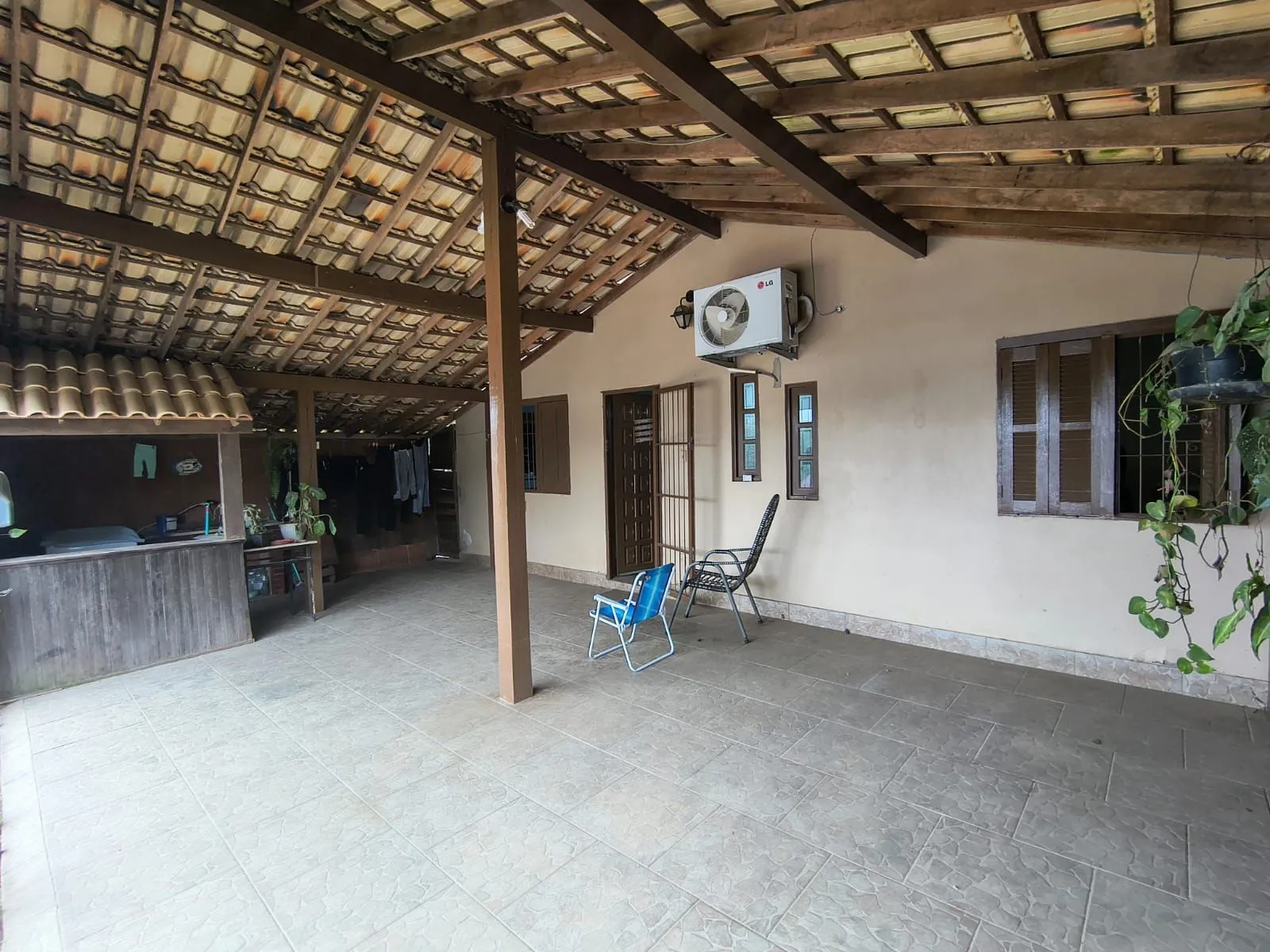 Imagem Casa de esquina com 3 dormitórios no bairro Campo Novo