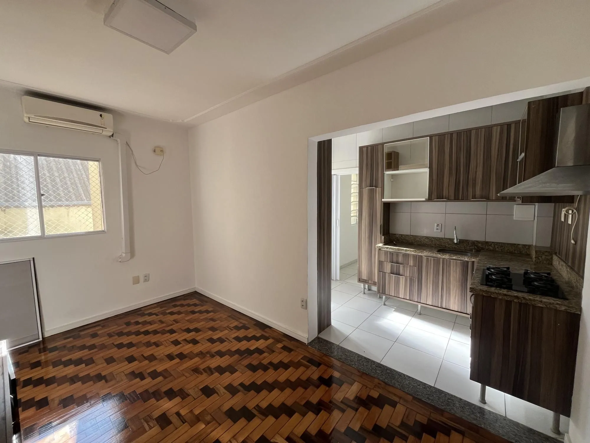 Imagem Reformado! Apartamento de 2 quartos no centro de Porto Alegre