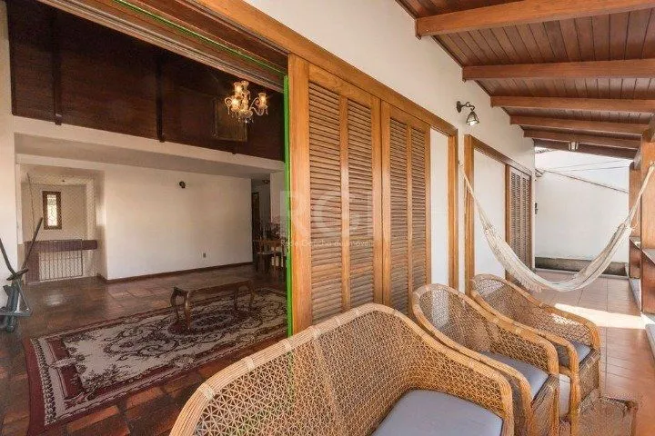 Imagem Casa para Venda - 247m², 4 dormitórios, sendo 1 suites, 5 vagas - Glória