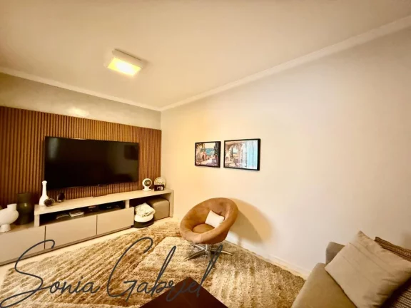 Imagem Espetacular Casa em Condomínio à Venda em Vinhedo-SP - Condomínio Marambaia - 4 Quartos, 2 Suítes, 3 Salas, 5 Banheiros, 4 Vagas de Garagem, 530,14 m².