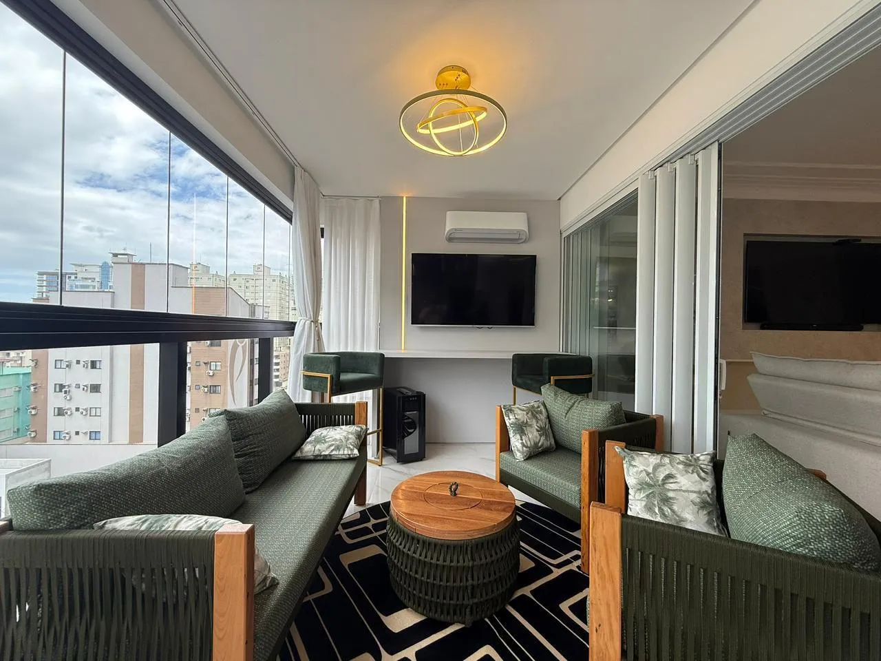 Imagem Apartamento com vista para o mar à venda com 180m2 por R$ 5.300.000,00