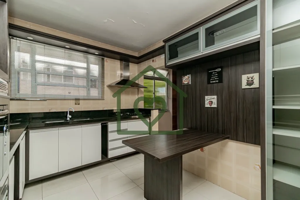 Imagem No bairro Medianeira Amplo e confortável apartamento, reformado, com 3 dormitórios, 1 suíte e 114...
