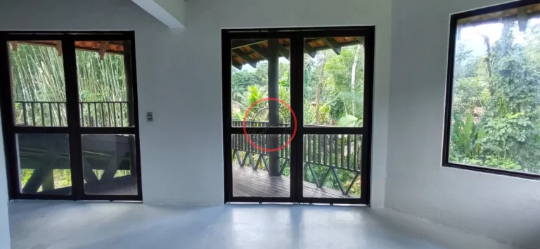 Imagem CASA AMPLA AREJADA E BEM ILUMINADA ,INSERIDA NA MATA ATLANTICA COM 2 PAVIMENTOS TERRENO DE 2000MT A 10 MINUTOS DE CAMBURY/BALEIA