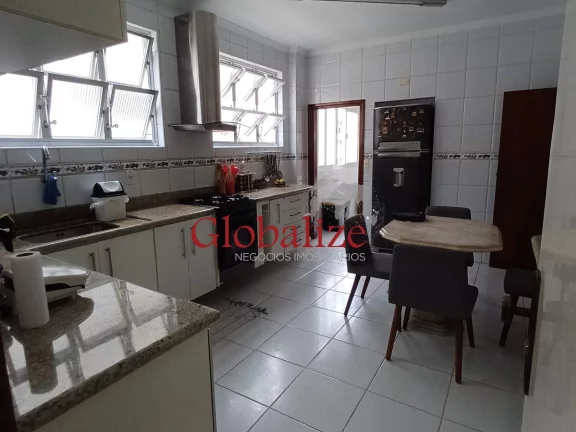 Imagem Apartamento à venda com 237m², 3 suítes, 2 vagas, portaria 24h, elevador por R$875.000,00 no Gonzaga em Santos