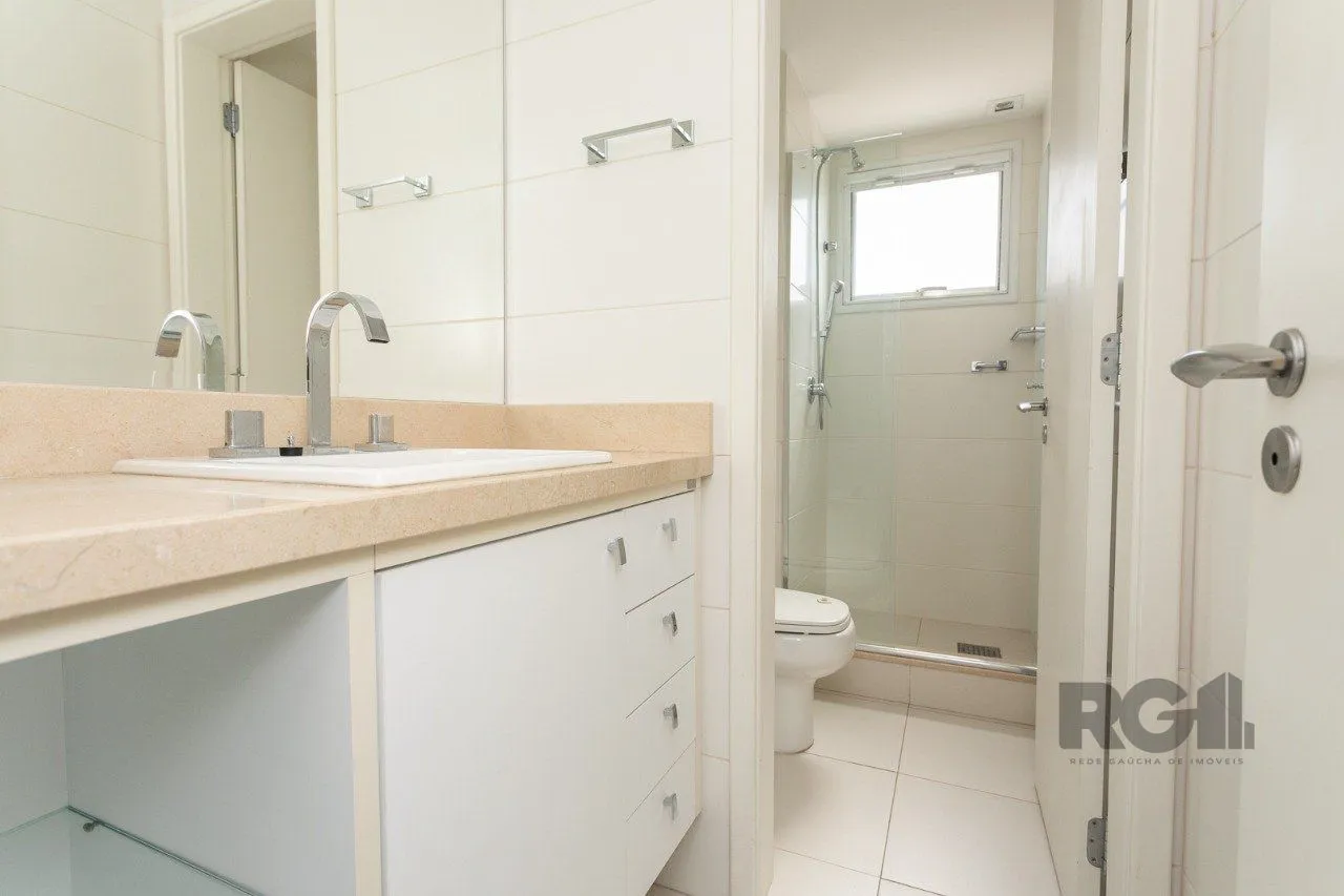 Imagem Apartamento semimobiliado e decorado no bairro Auxiliadora, com 91 m²