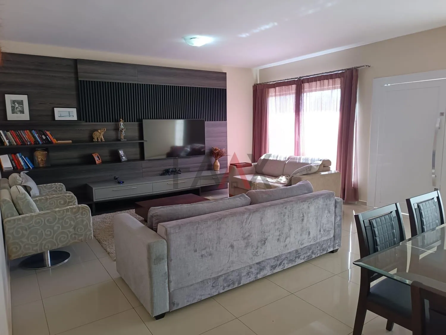 Imagem Linda casa em Bairro Privilegiado da cidade, com amplo terreno, DOS ESTADOS GUARAPUAVA PR