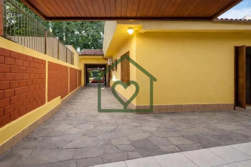 Imagem Casa residencial com 3 dormitórios, sendo 1 suíte. Um dos dormitórios conta com móveis planejado...