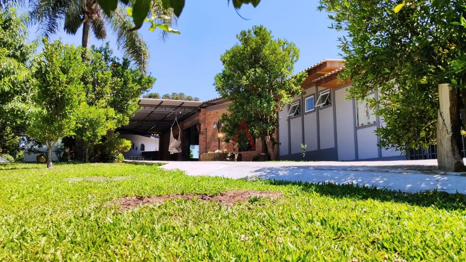 Foto do imóvel Casa à venda com ótimo terreno de 2.500m próximo ao Parque Trianon