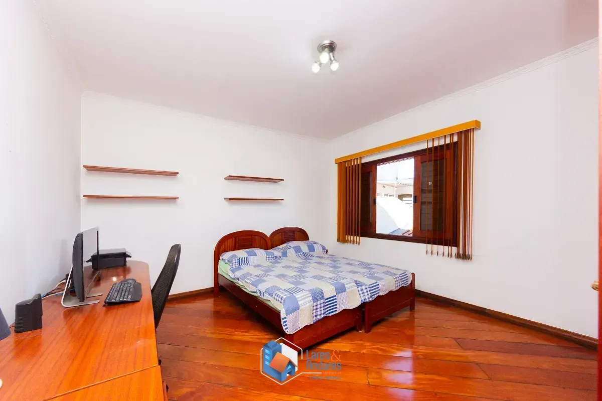 Imagem Casa para venda em Parque São Domingos com 3 quartos, sendo 1 suíte, 212m²