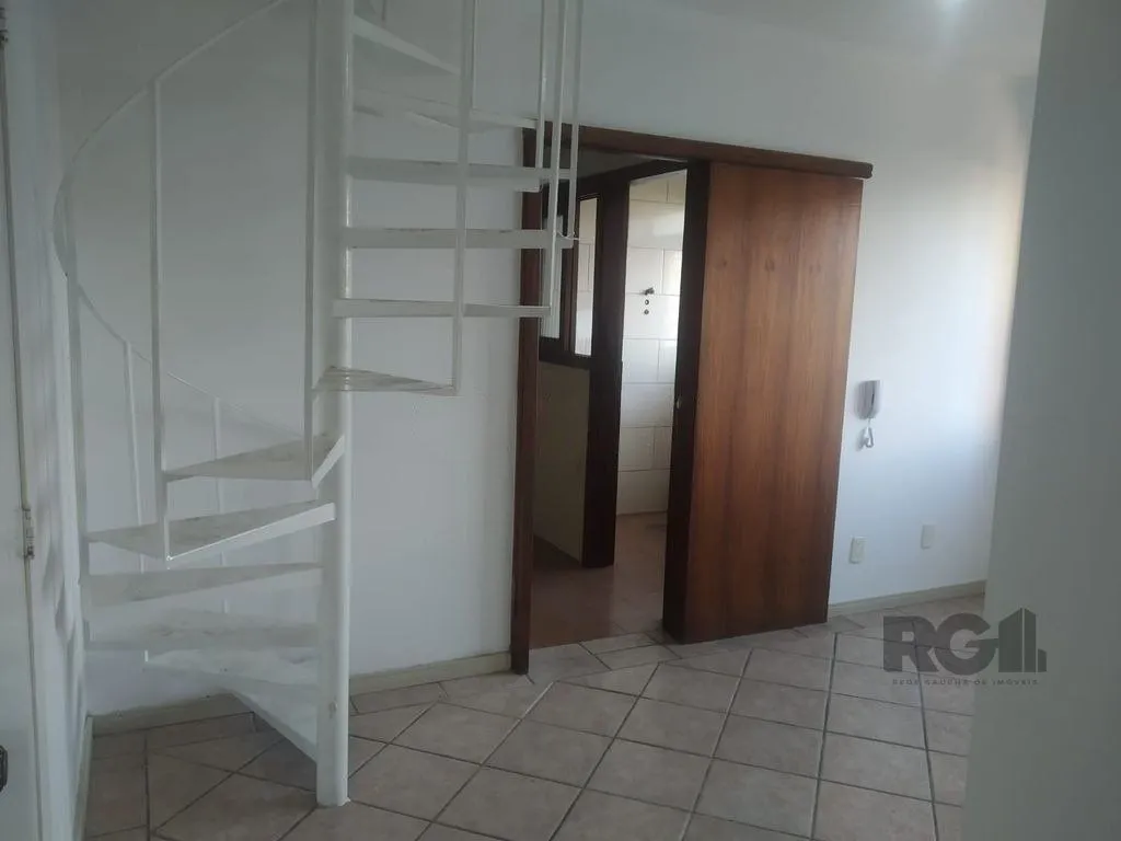 Imagem Excelente DUPLEX de 90m² com 2 dormitórios e 2 vagas.