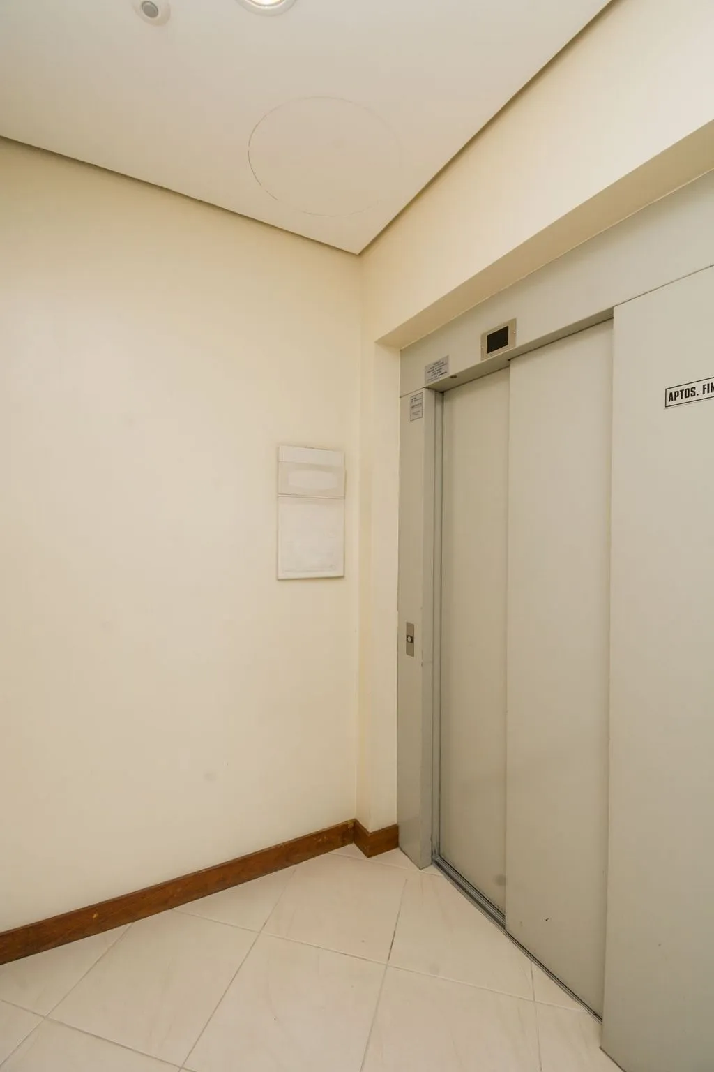 Imagem Apartamento de 3 dormitórios à venda no Bairro Jardim Sabará - Porto Alegre