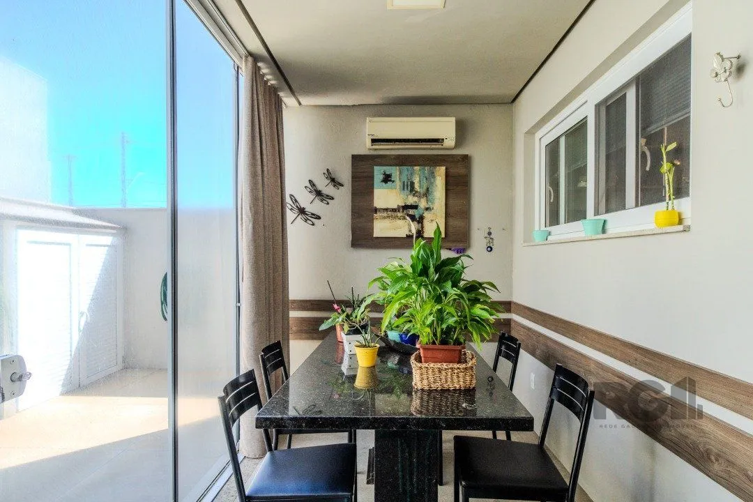 Imagem Casa de Condomínio com Arquitetura Exclusiva e Ambientes Sofisticados