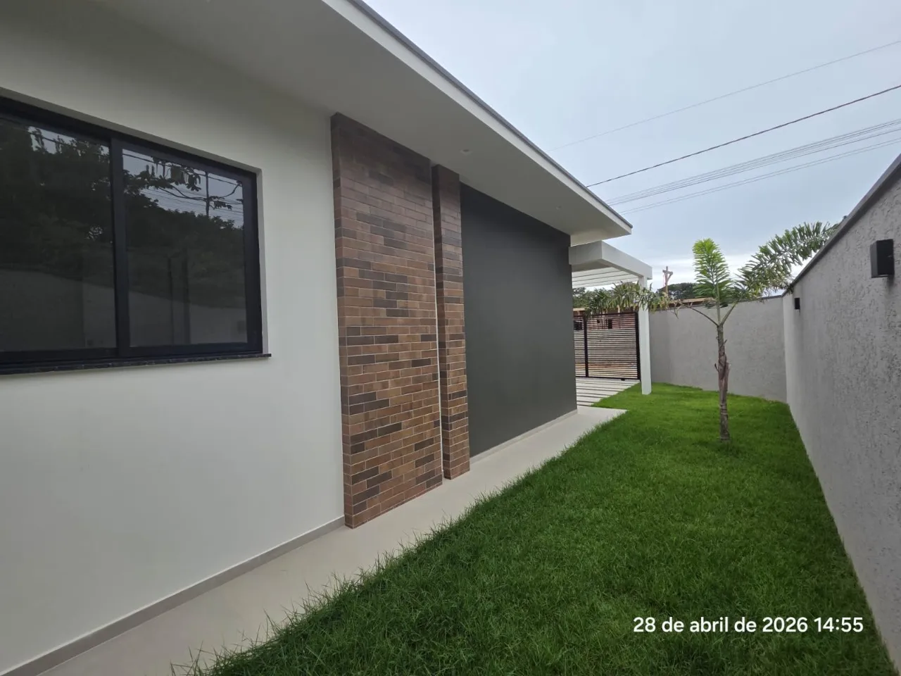 Imagem Casa de esquina em construção, com projeto moderno e excelente padrão de acabamento.
São 3 dormi...