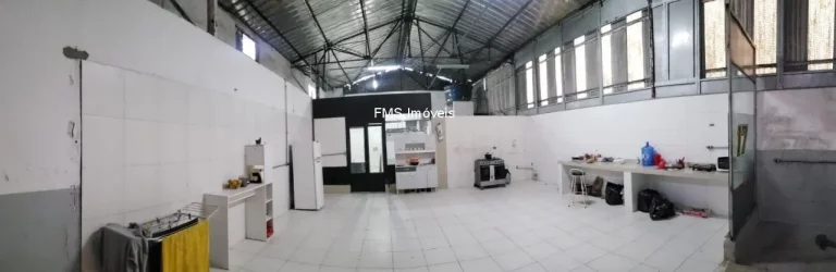 Imagem Galpão Comercial de Alto Padrão para Locação em Santo André-SP, no Bairro Campestre: 5 Banheiros, 10 Vagas, 950m² de Área.