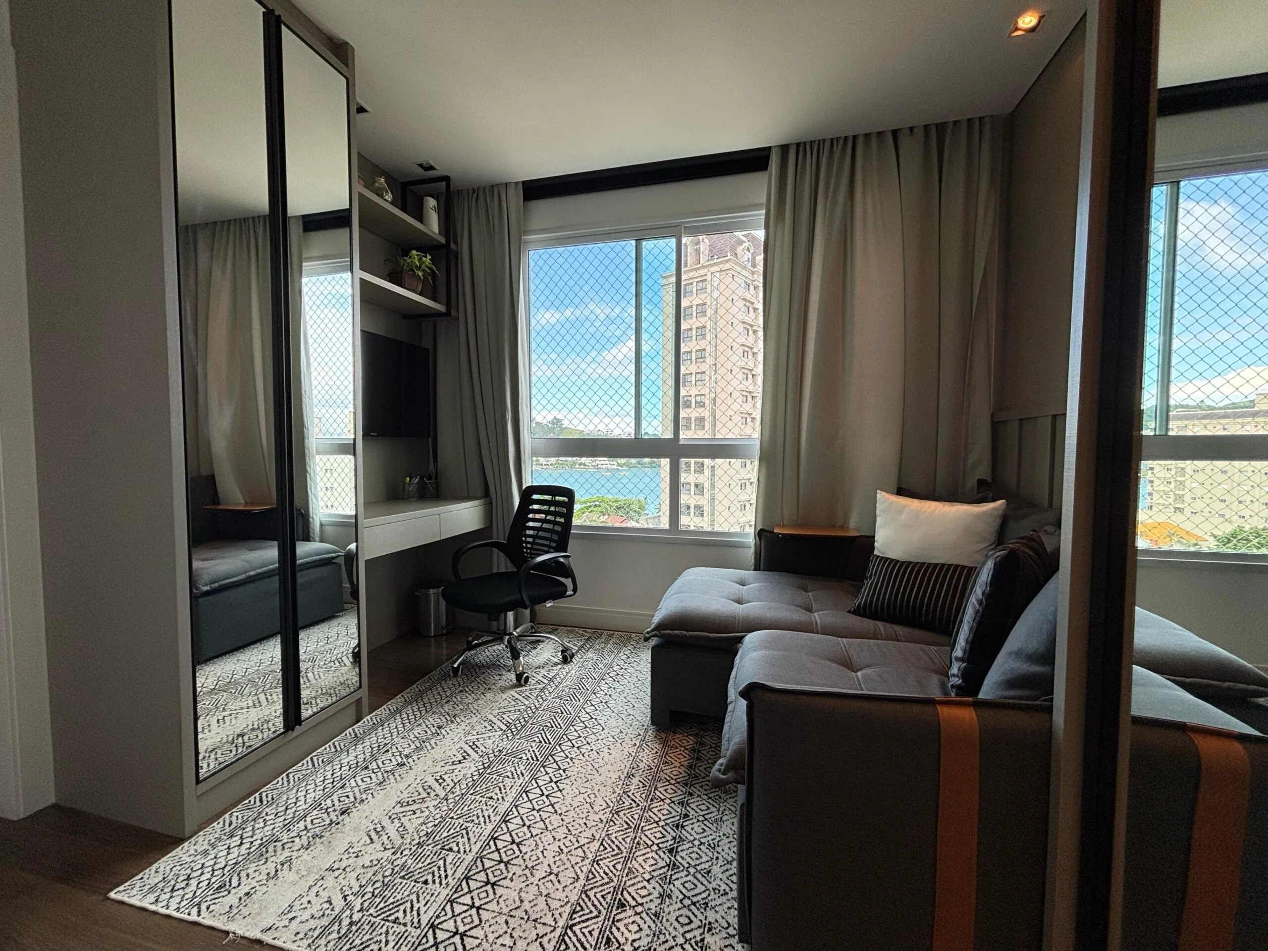 Imagem Apartamento com vista para o mar à venda com 105m2 por R$ 1.800.000,00