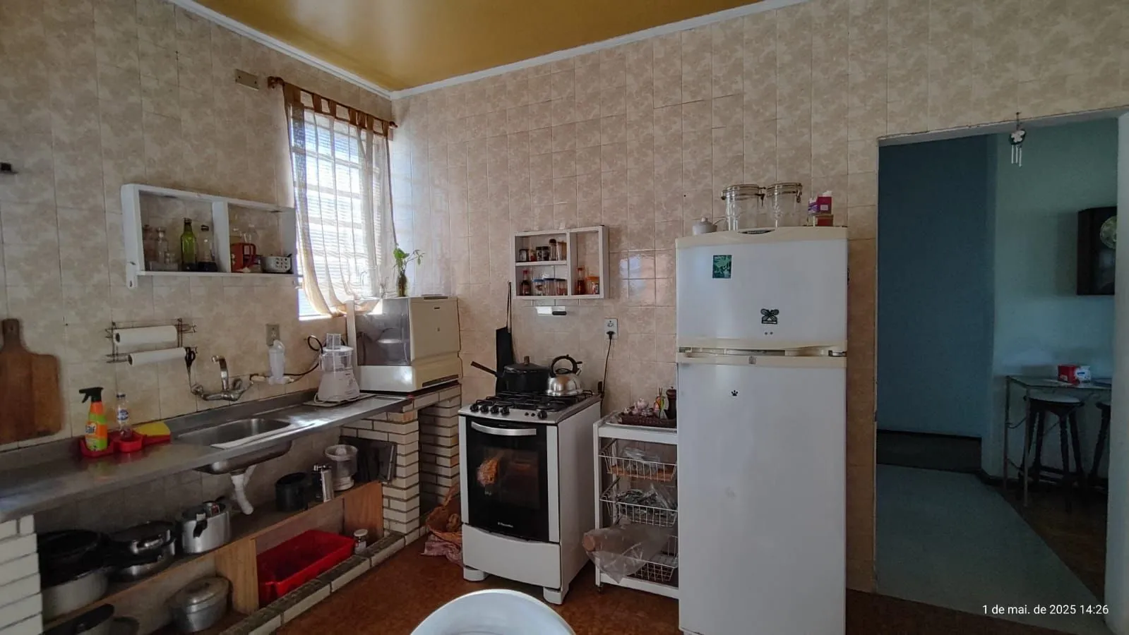 Imagem Apartamento de 4 dormitórios, 2 suítes, living amplo e arejado com sacada.
