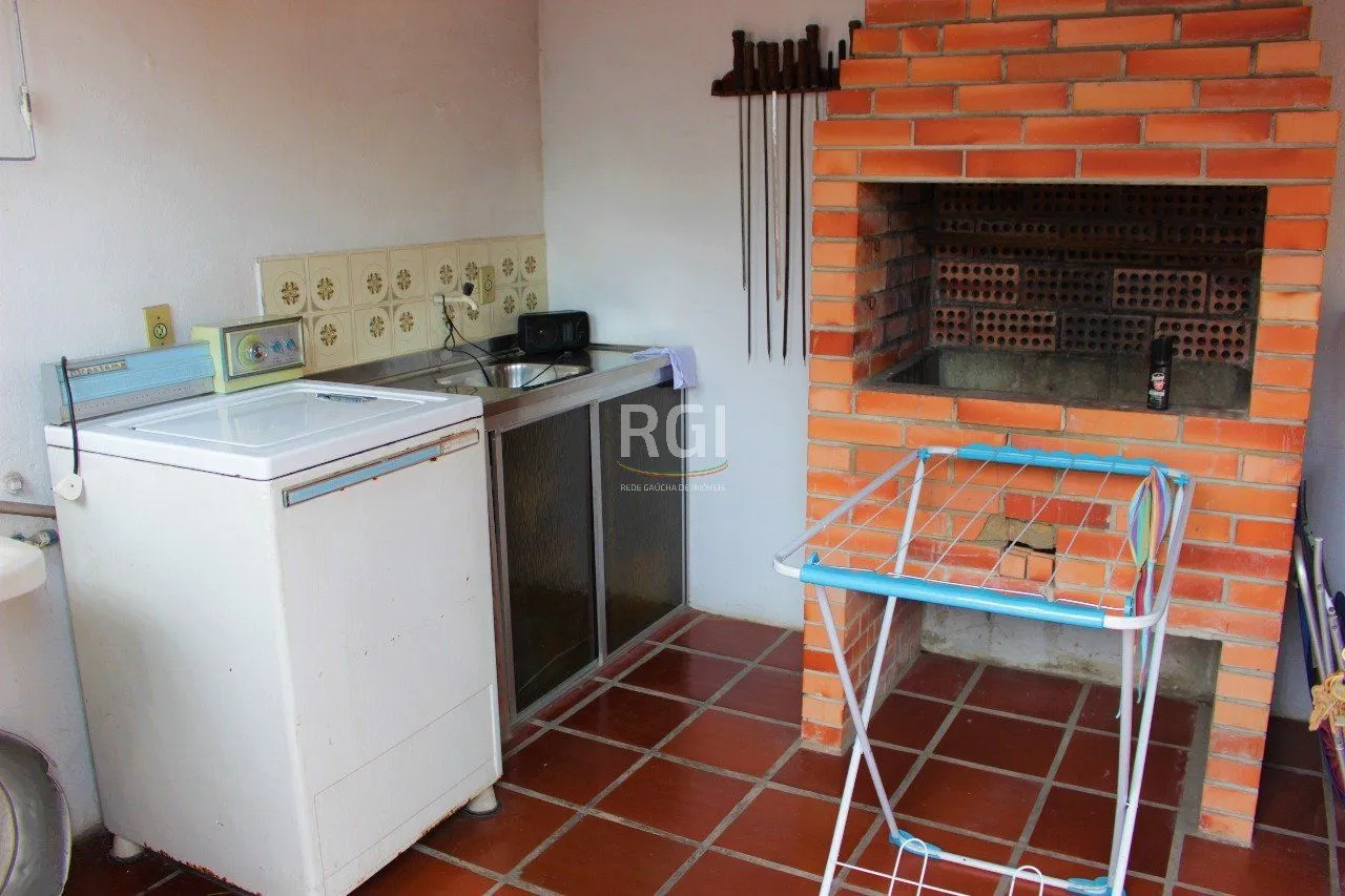 Imagem Casa para Venda - 208m², 3 dormitórios, 1 vaga - Partenon