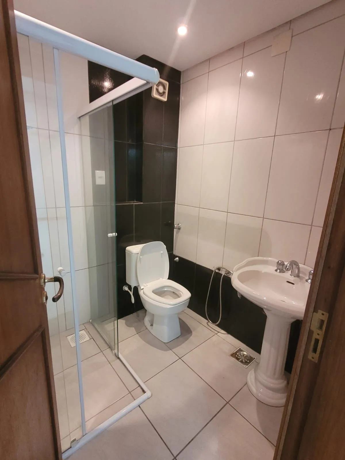 Imagem Casa no bairro Ipanema com 291 m² de área privativa e 8 garagens
