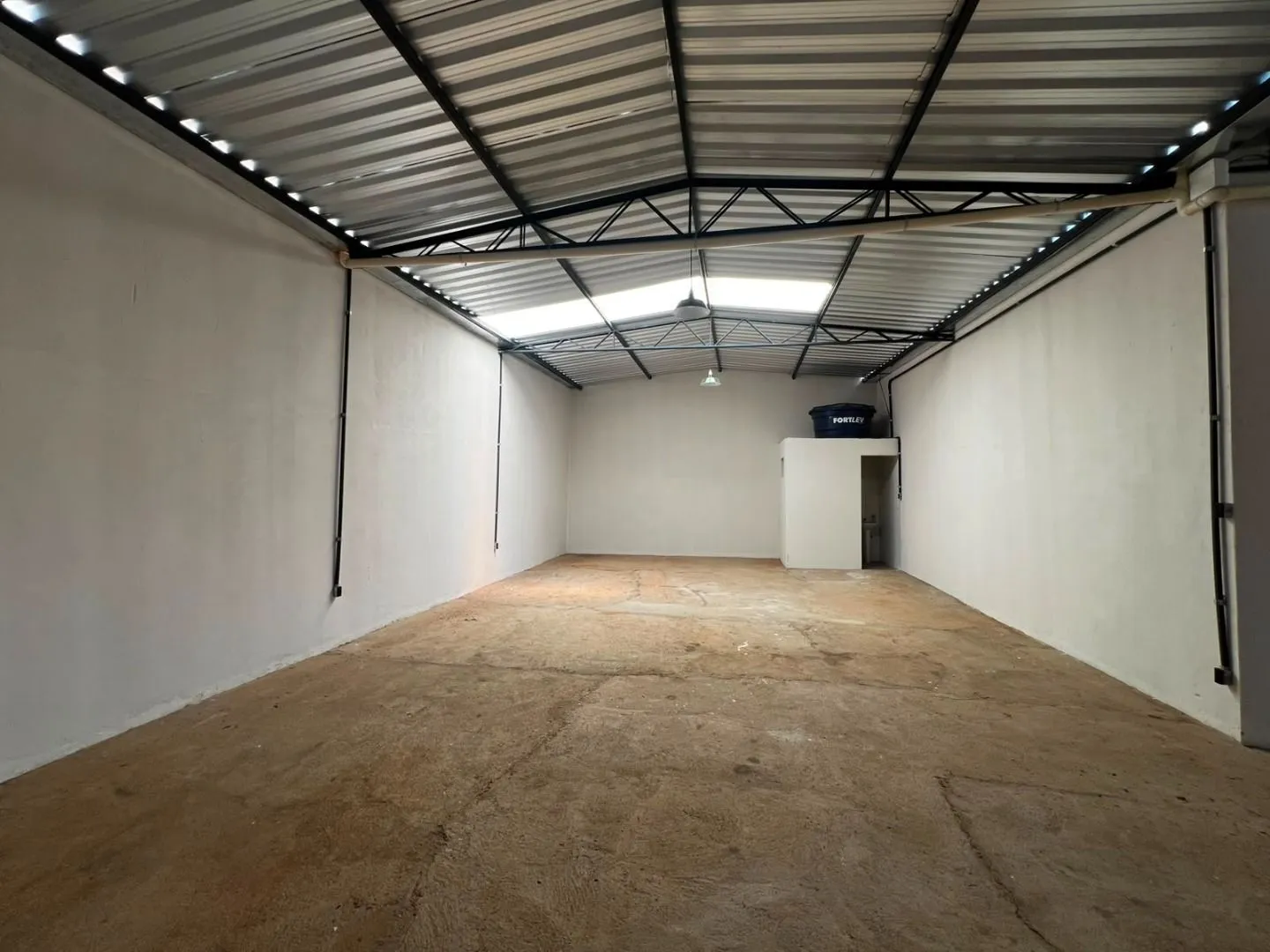 Imagem Galpão para alugar, 135 m² por R$ 1.850,00/mês - Sorriso - Patos de Minas/MG