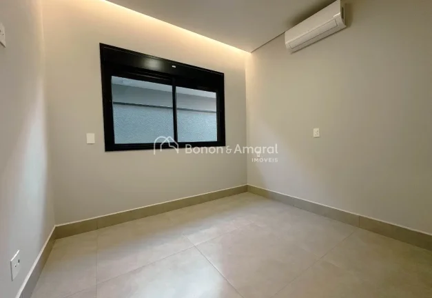 Imagem Casa térrea nova à venda com 3 quartos sendo 3 suítes, todas com armários planejados, ar condici...