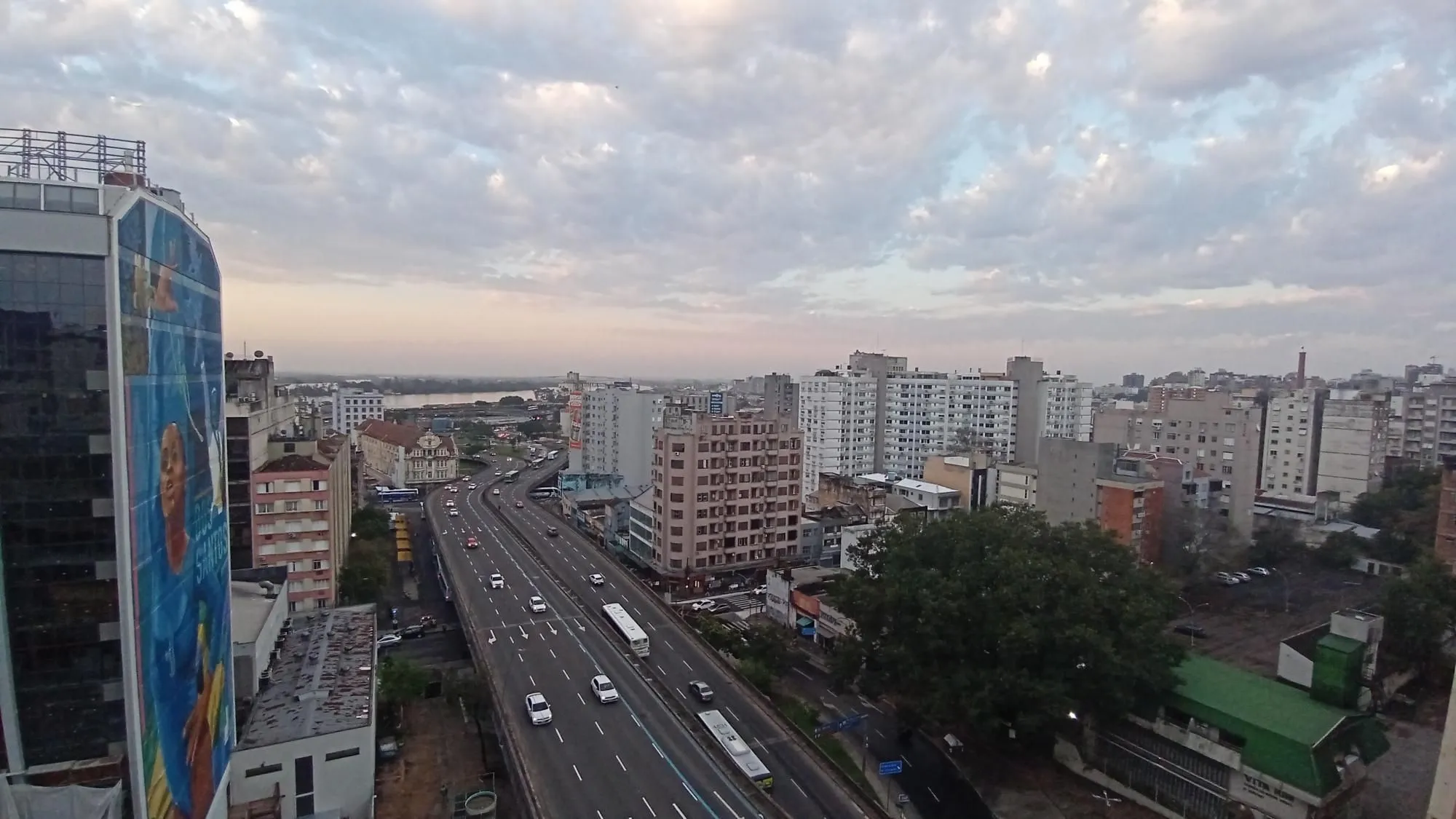 Imagem Apartamento com 4 dormitórios no Centro de Porto Alegre