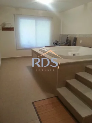 Imagem Vende um luxuoso e confortável apartamento Garden duplex com 540m² de área útil, no piso superior tem 3 suítes