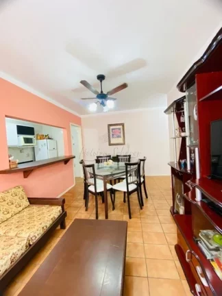 Uma (01) quadra do mar e próximo da Praça Flávio Boianovski. Apartamento 100% Mobiliado, com 02 d...