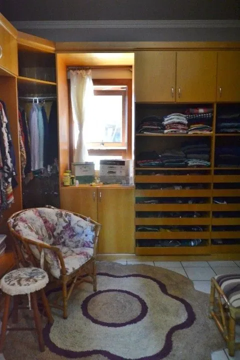 Imagem Casa Comercial e Residencial com 518m² (4 quartos / 5 banheiros / 3 vagas garagem) no Bairro Partenon localizada à meia quadra da Av. Bento Gonçalves.
