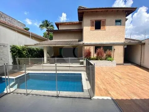 Imagem VENDA DE SOBRADO NO JARDIM VIRGINIA BIANCA, EM SÃO PAULO/SP, 293m² com 3 suítes, sala com lareira, churrasqueira, piscina e 06 vagas. CONSULTE-NOS.