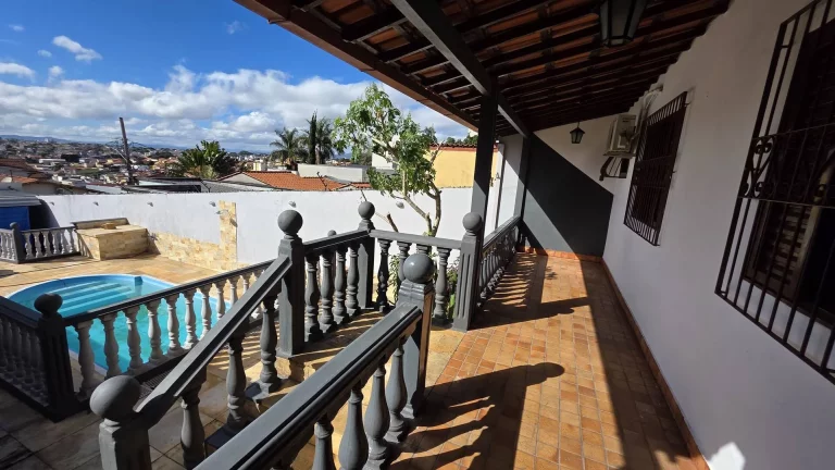 Imagem Casa com 2 quartos, sendo 1 suíte - Jardim Leblon