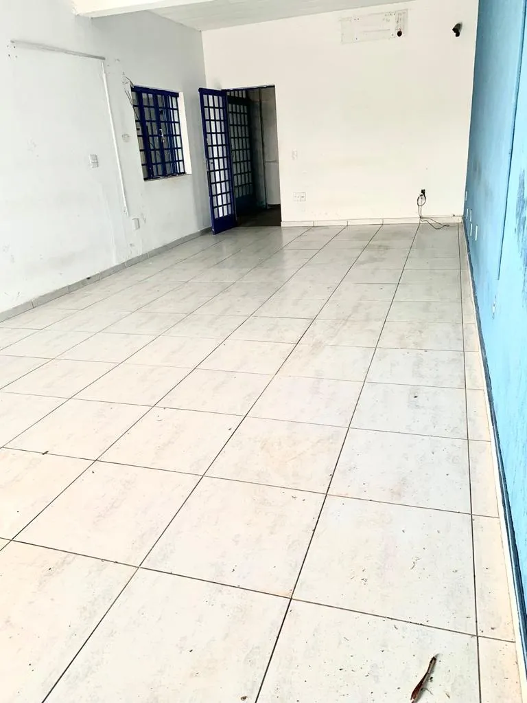 Imagem Galpão em Via Comercial Para Aluguel