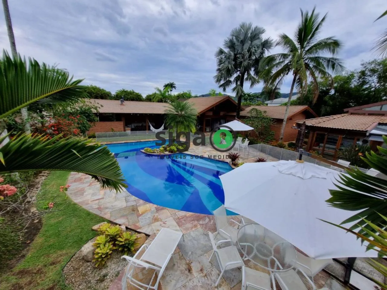 Imagem Casa a Venda em Condomínio Jardim Acapulco 5 quartos