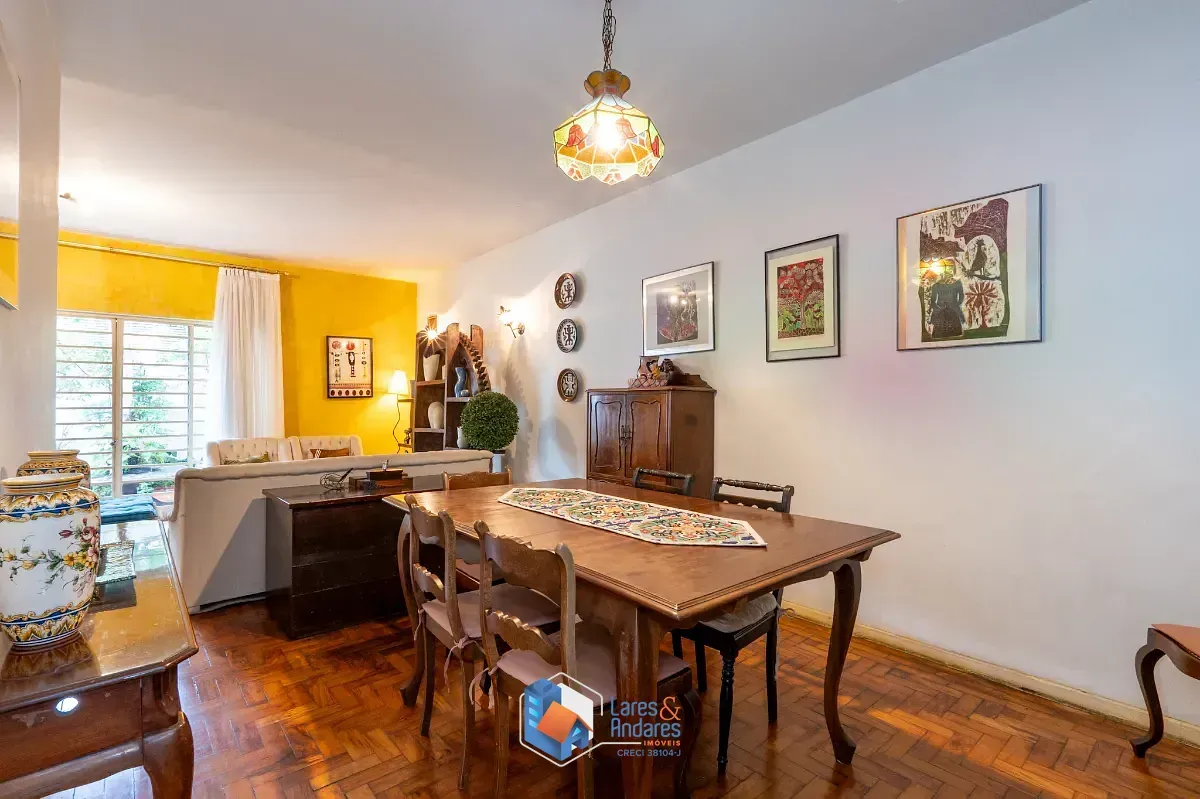 Imagem Casa para venda em Campo Belo com 4 quartos, sendo 2 suítes, 207m²