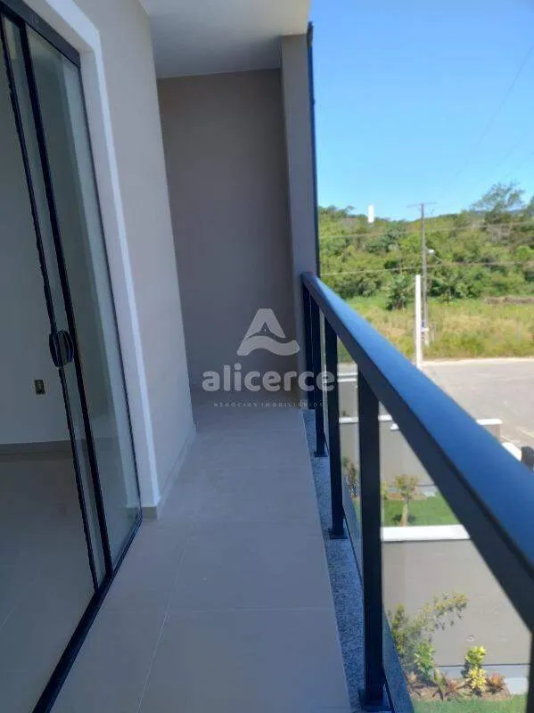 Imagem Sobrado Novo à Venda - 2 Dormitórios I 2 Suítes I Vaga de garagem I Churrasqueira em São José - SC