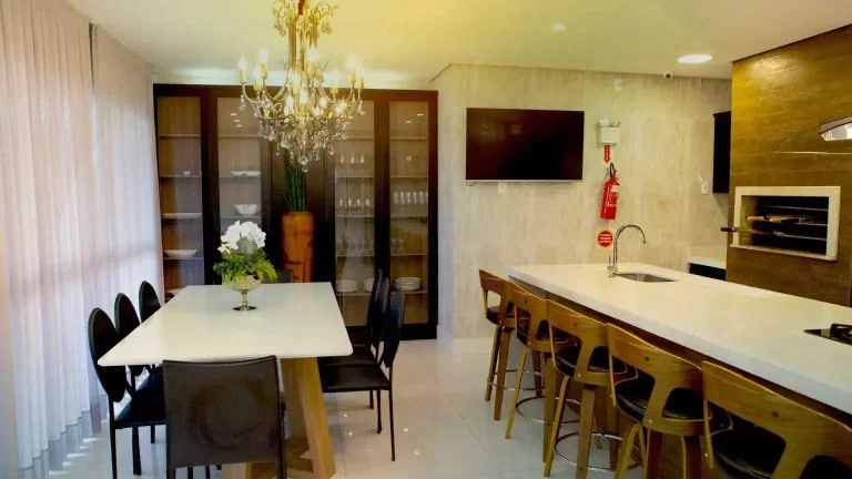 Imagem Casa em condomínio com 3 dormitórios sendo 1 suíte e 2 vagas na garagem em Balneário Camboriú/SC