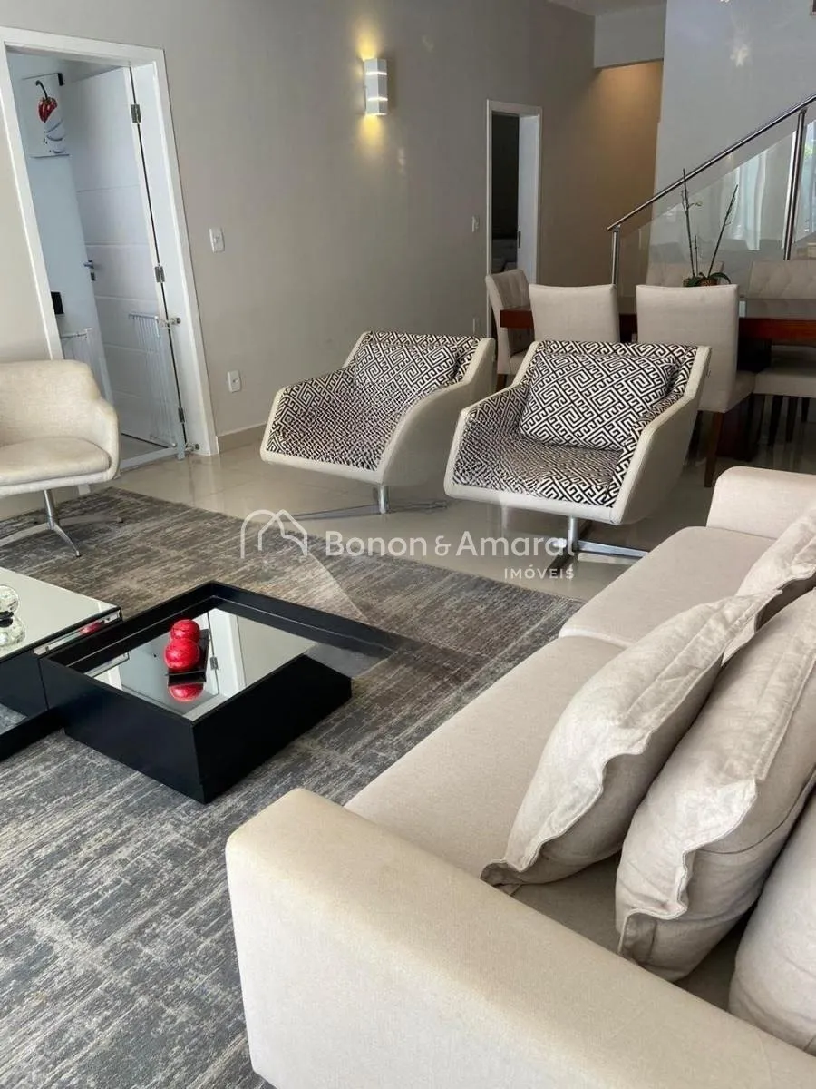 Imagem Casa À Venda com 4 Quartos e 5 Banheiros por R$ 2.350.000 no Swiss Park